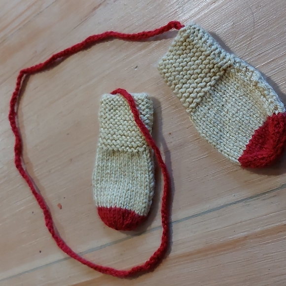 Mittens! - Picture 2 of 2